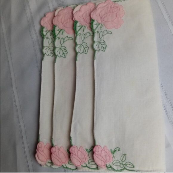 Vintage Other - Vtg rose embroidery napkins